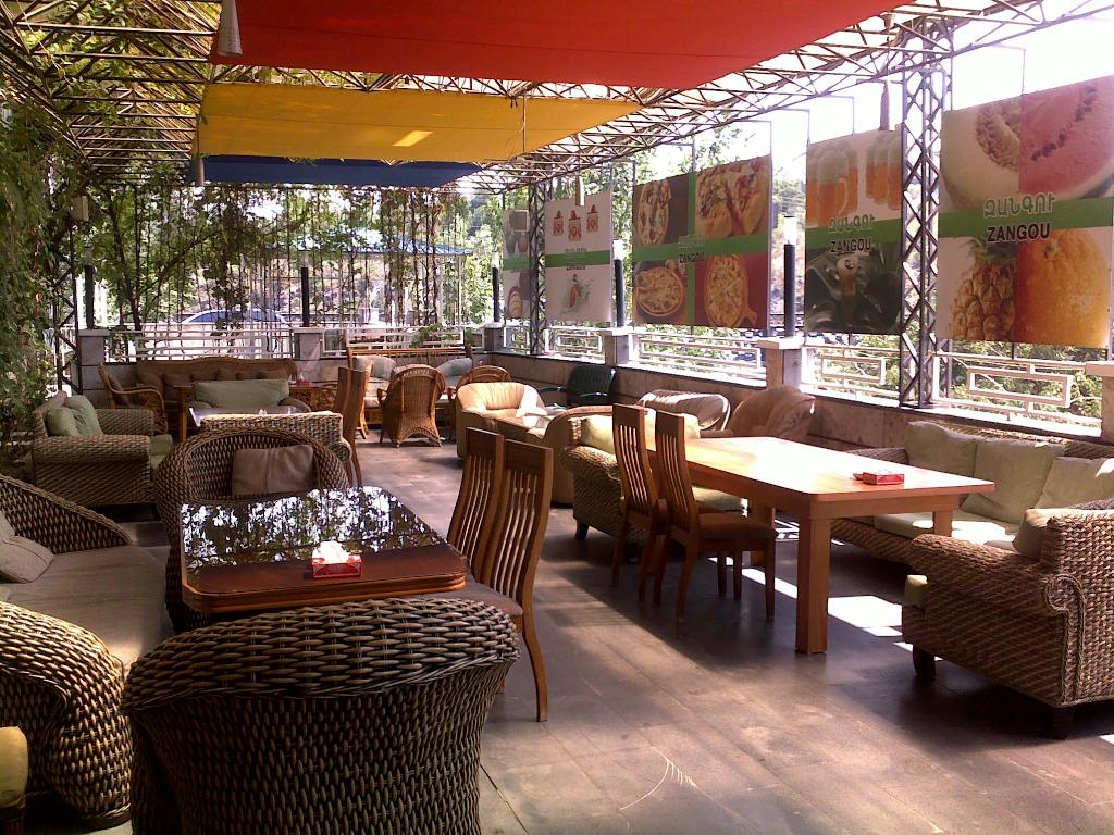 Кафе ереван пермь. Ресторан Киликия Ереван. Katsin Restaurant Ереван. Seasons Cafe Ереван. Тесаран ресторан Ереван.